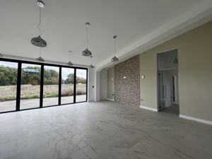 Photo 23- click for photo gallery